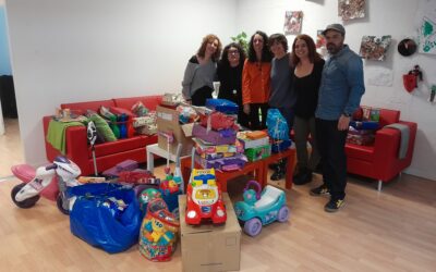 La Junta Municipal de Vallecas dona juguetes a Casa Verde