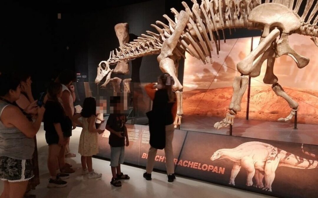 Más Casa Vallecas visita la exposición de Dinosaurios de la Patagonia en Caixaforum